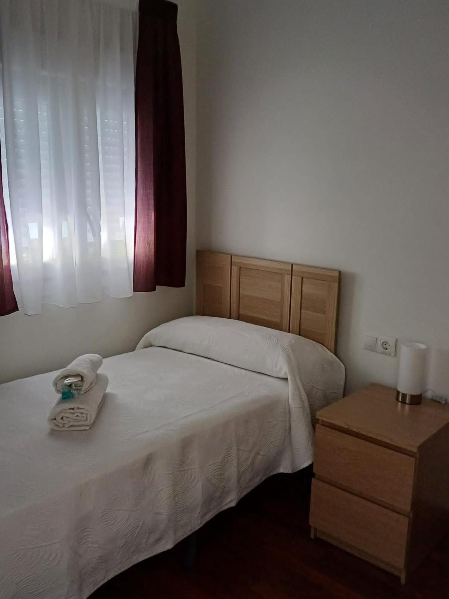 Lyrioshomes Filpo Rojas , Apartamento Sevilha